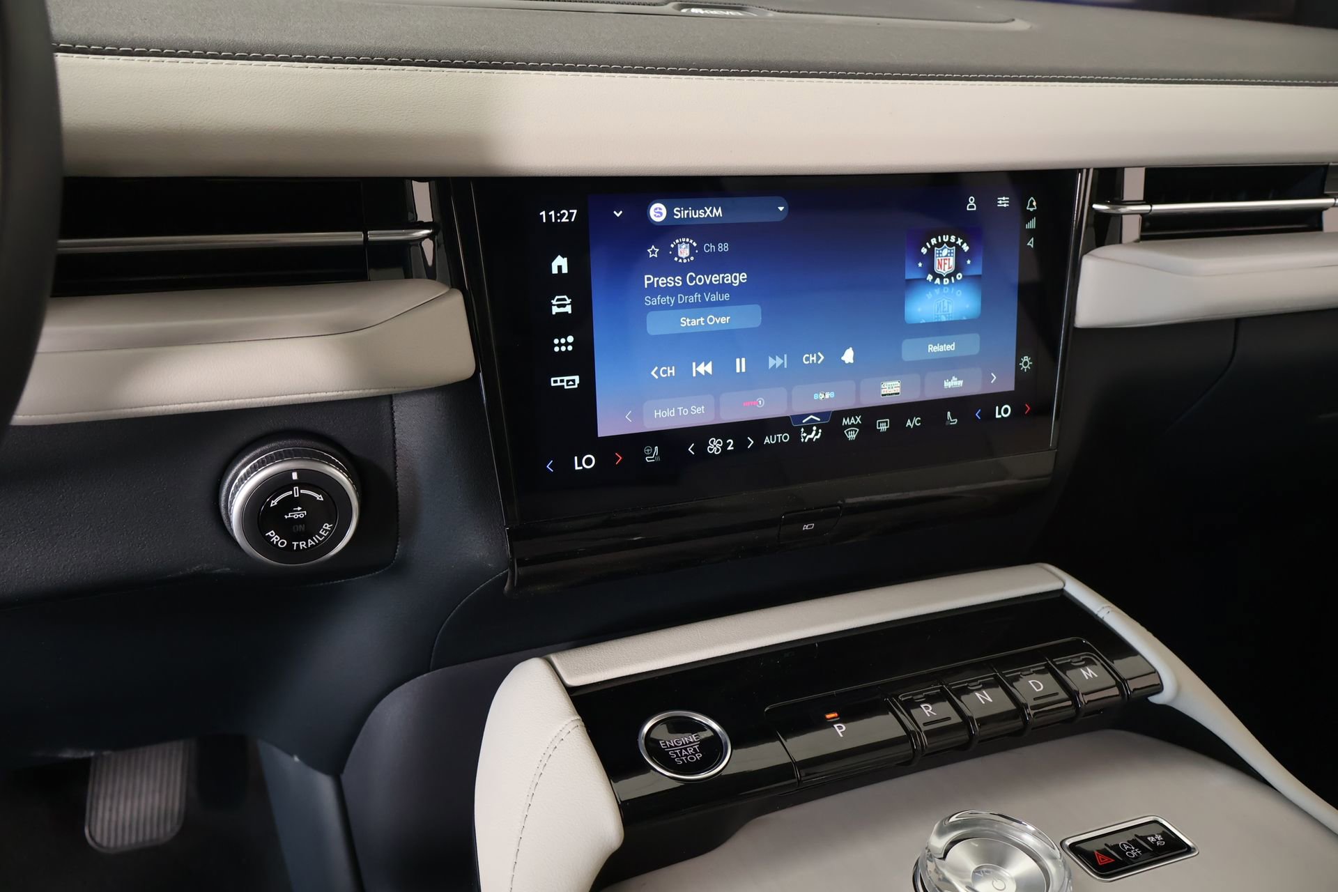 New 2026 Lincoln Navigator Premiere AWD/4WD image 6