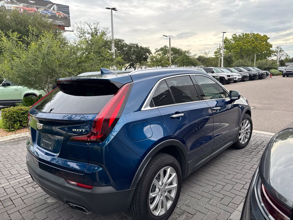 Used 2019 Cadillac XT4 Luxury w/ Cold Weather Package FWD image 3