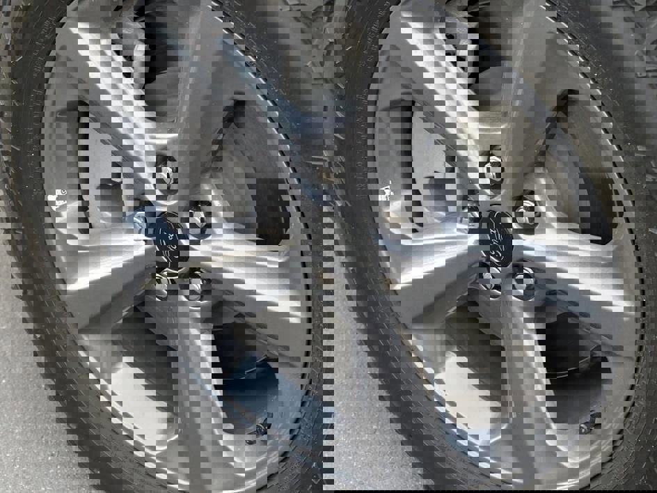 Used 2023 Ford Edge SEL w/ Sport Appearance Package image 11