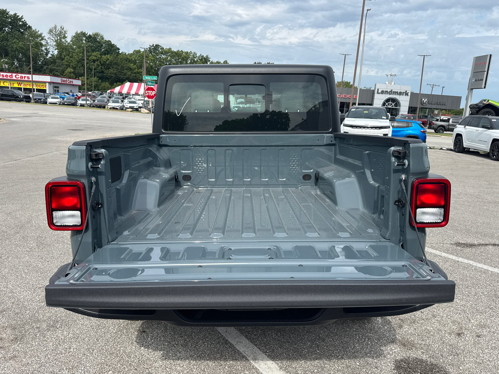 New 2026 Jeep Gladiator Sport AWD/4WD image 17