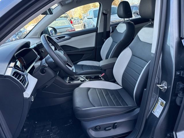 Certified 2025 Volkswagen Taos SEL w/ Black Wheel Plus Package image 22