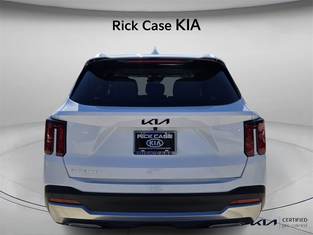 Used 2025 Kia Sorento S image 6