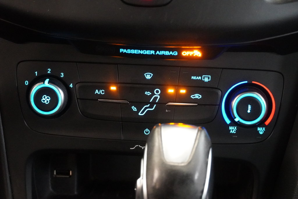 Used 2015 Ford Focus SE FWD image 20