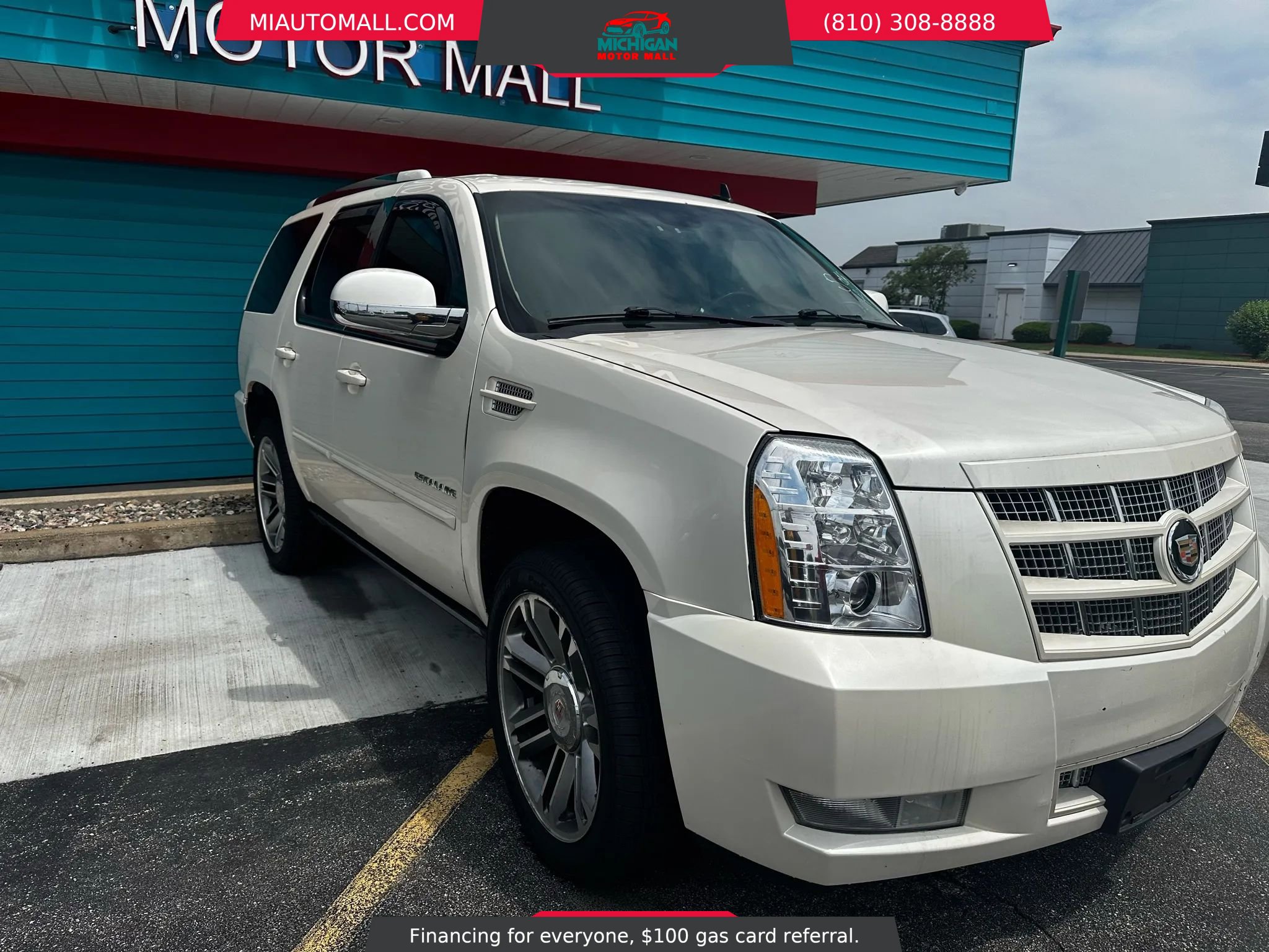 Used 2013 Cadillac Escalade Premium AWD/4WD image 3