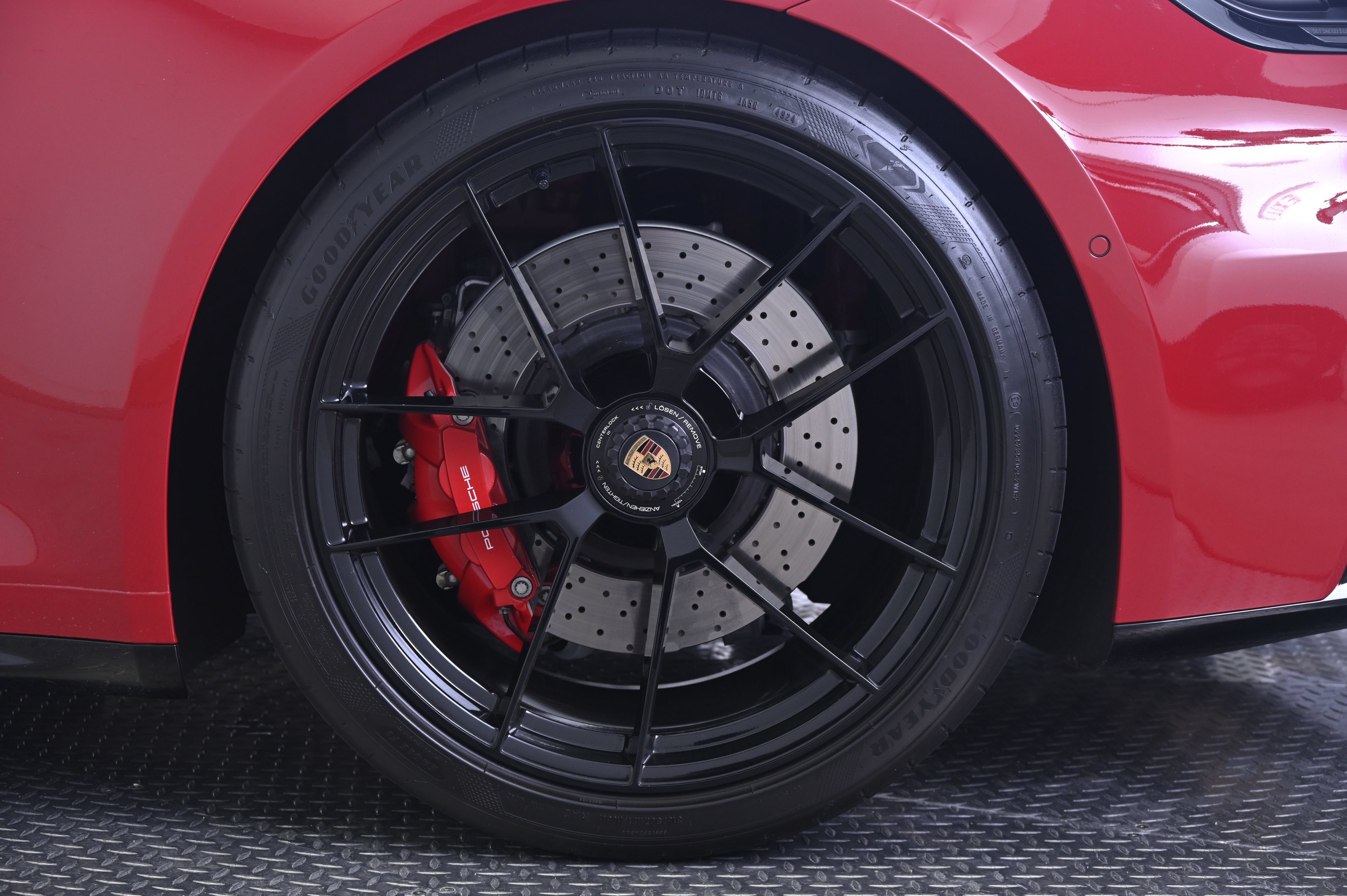 Certified 2025 Porsche 911 Carrera GTS RWD image 15