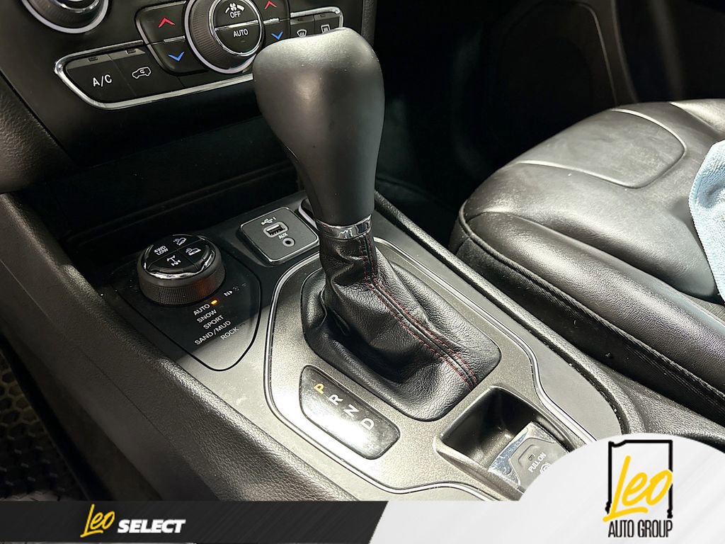 Used 2021 Jeep Cherokee Trailhawk w/ Sun, Sound & Nav Group AWD/4WD image 19