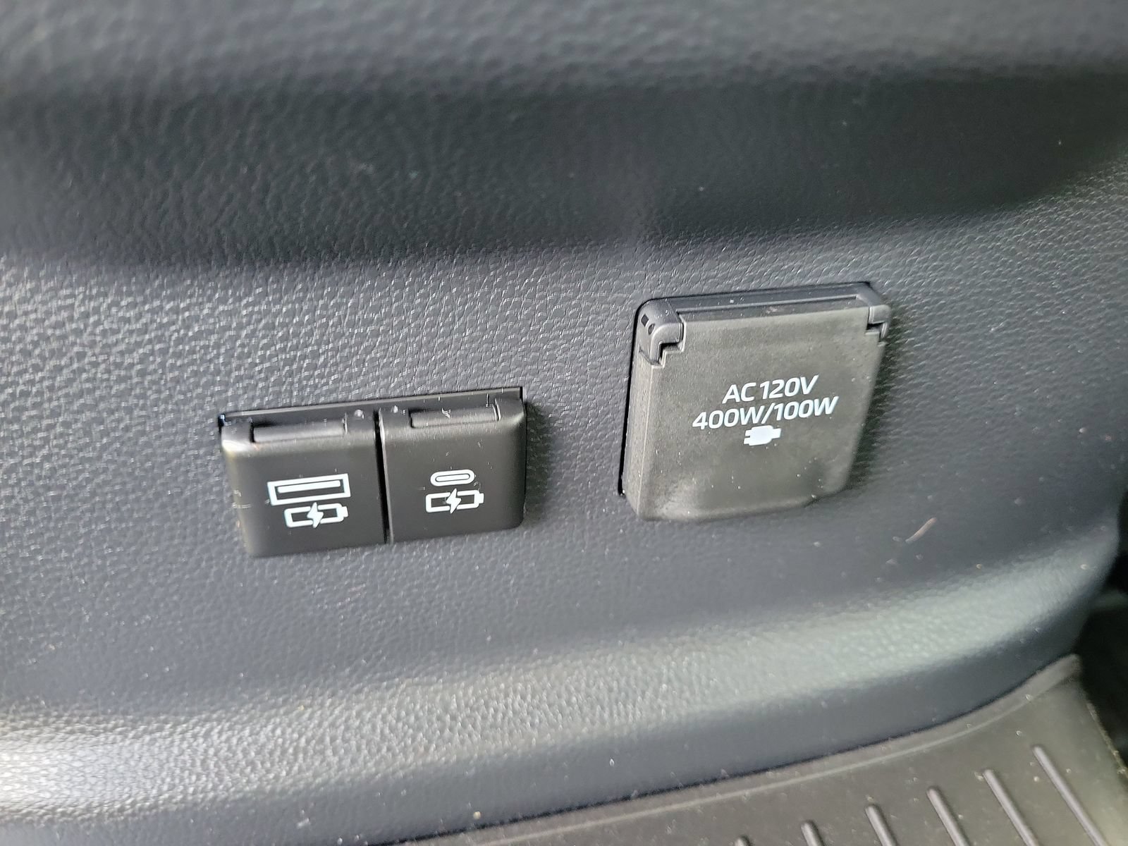 Used 2024 Toyota Tundra Limited w/ Power Package RWD image 10