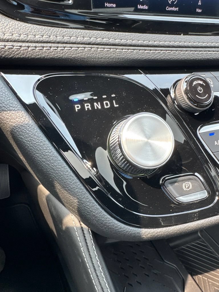 New 2027 Chrysler Pacifica Limited AWD/4WD image 14