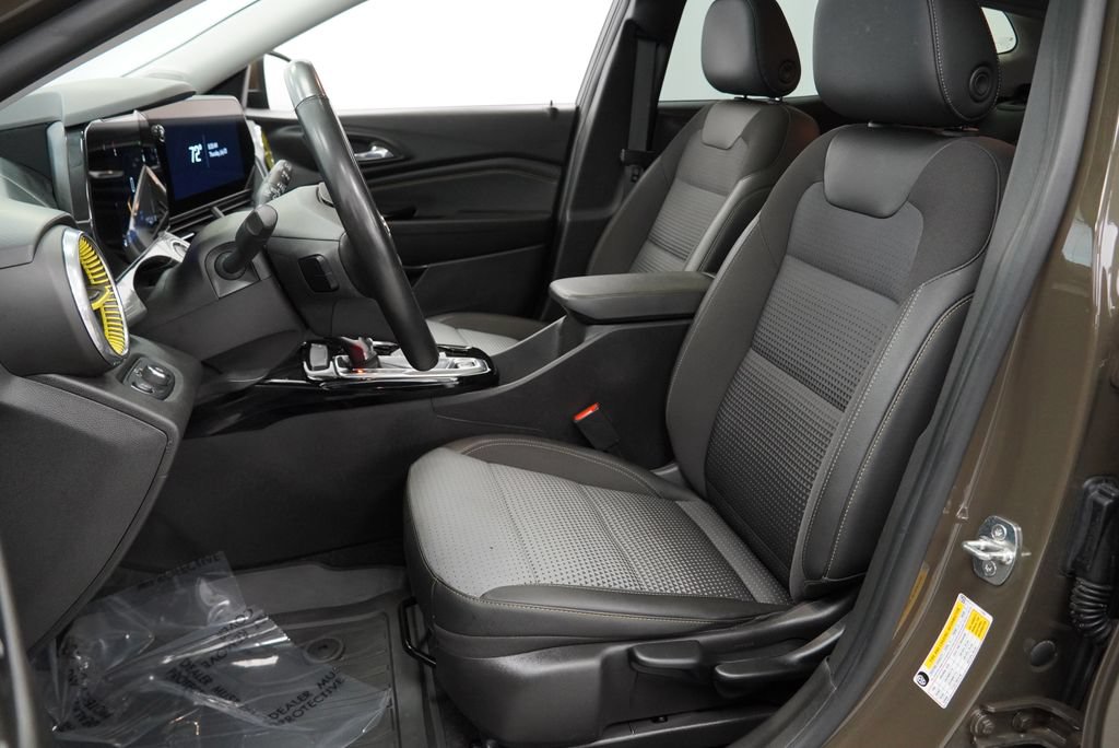 Certified 2024 Chevrolet Trax LT w/ Sunroof Package FWD image 8