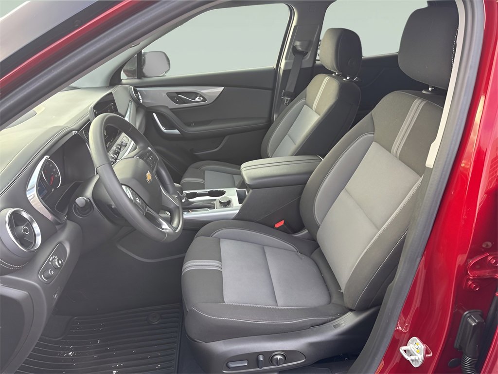 Used 2025 Chevrolet Blazer LT w/ Midnight/Sport Edition image 17