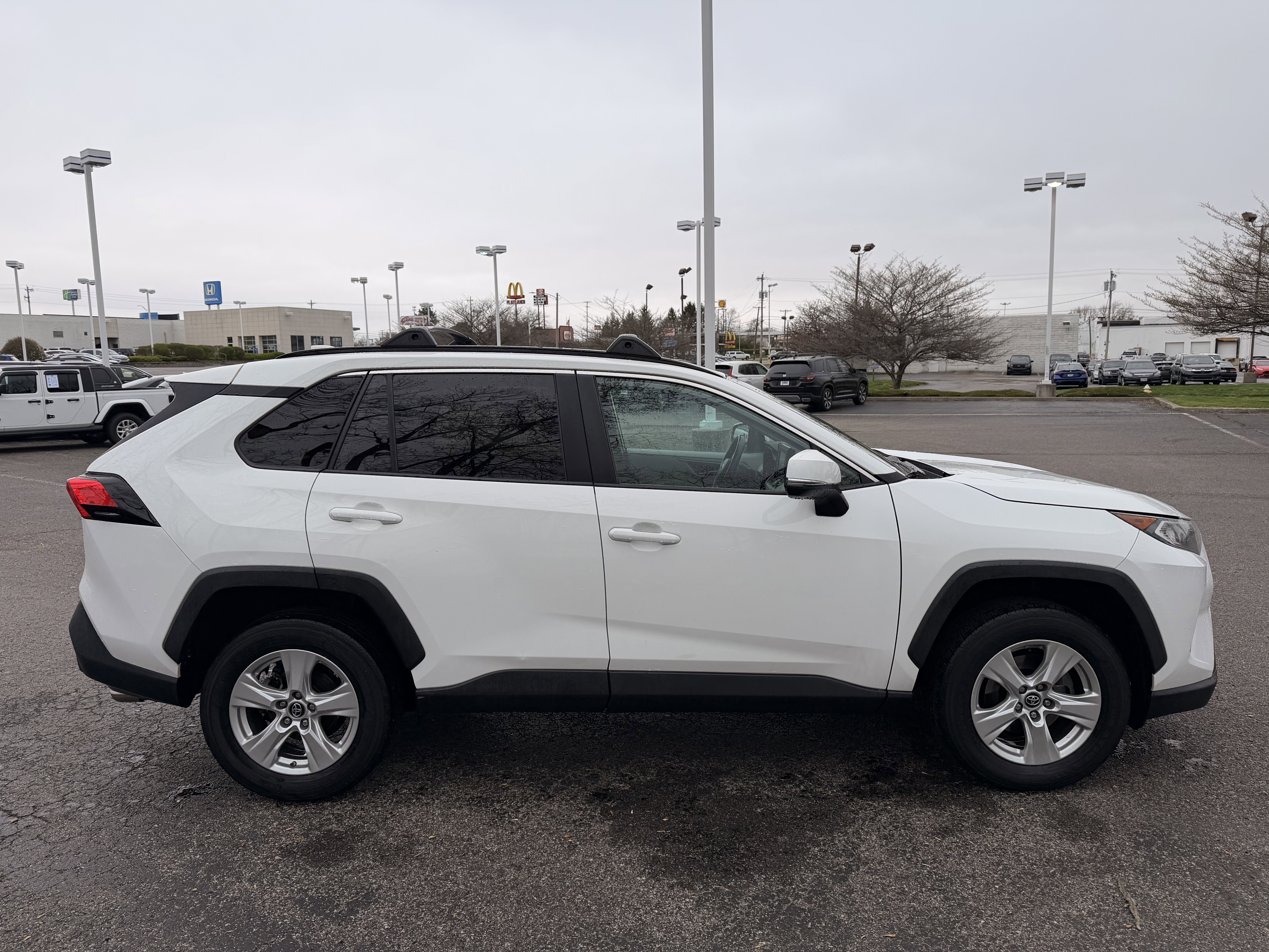 Used 2019 Toyota RAV4 XLE w/ Convenience Package AWD/4WD image 2
