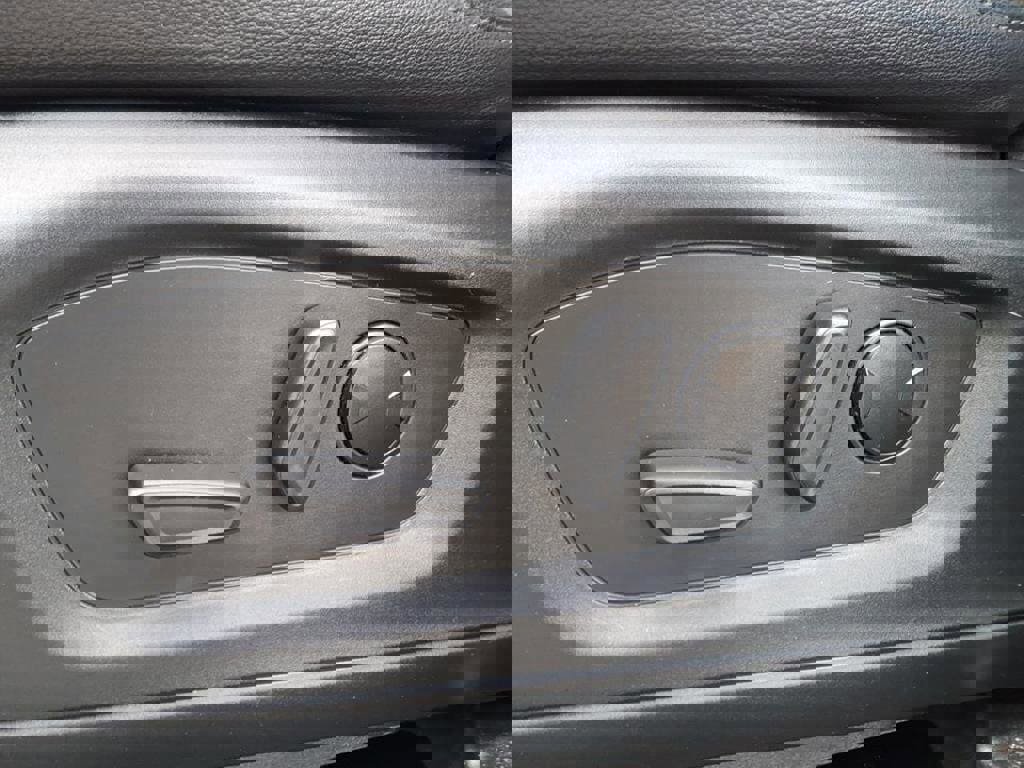 Used 2024 Ford Explorer ST-Line w/ Class IV Trailer Tow Package image 4