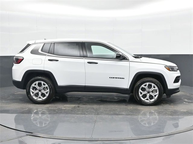 Used 2025 Jeep Compass Sport w/ Mopar Graphics Package image 5
