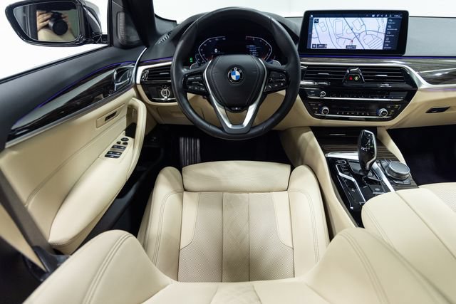 Used 2022 BMW 530i xDrive w/ Premium Package AWD/4WD image 3