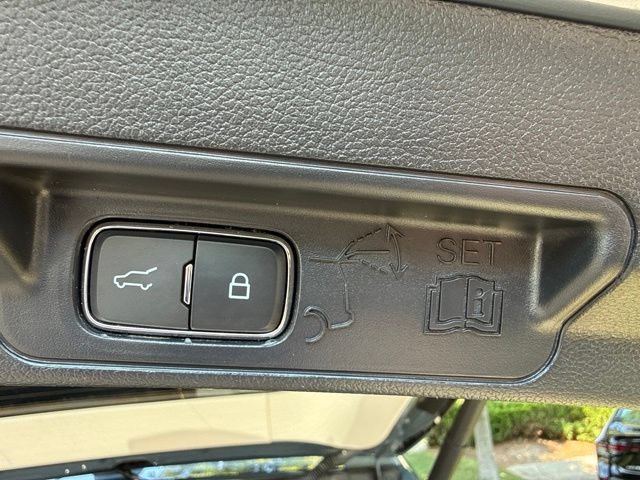 Used 2025 Ford Explorer Active AWD/4WD image 14