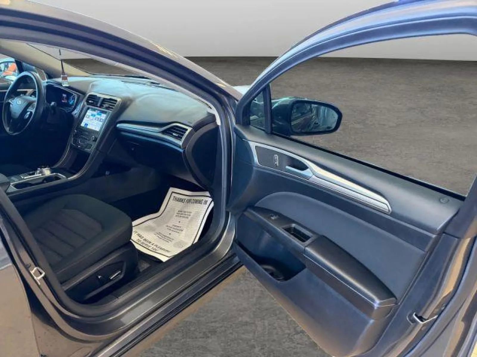 Used 2019 Ford Fusion SE image 15