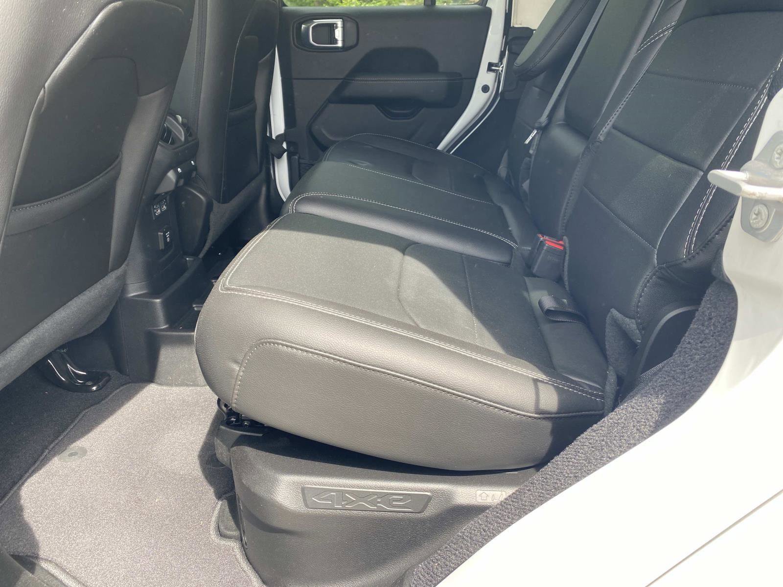 Used 2023 Jeep Wrangler Sahara w/ Cold Weather Group image 18