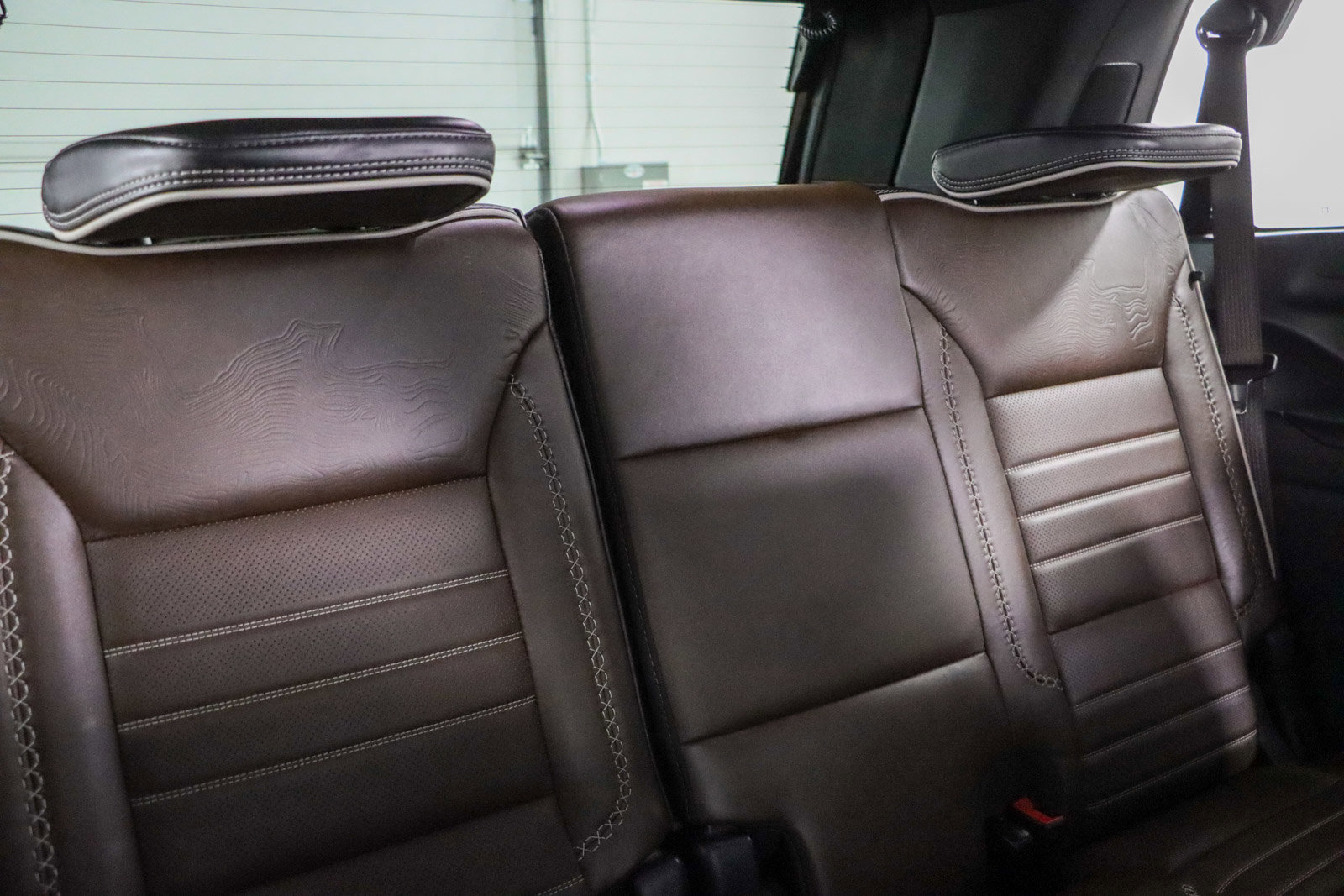 Used 2025 GMC Yukon Denali Ultimate AWD/4WD image 36