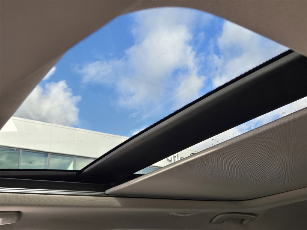 Used 2021 Nissan Rogue SV w/ Premium Package image 15