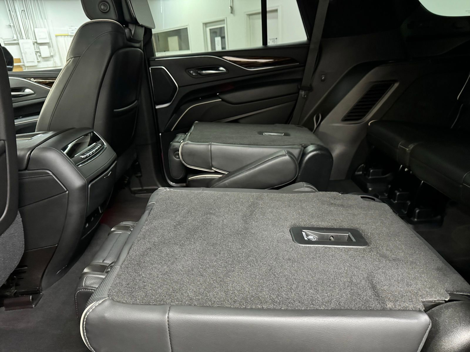 Used 2021 Cadillac Escalade Premium Luxury image 30