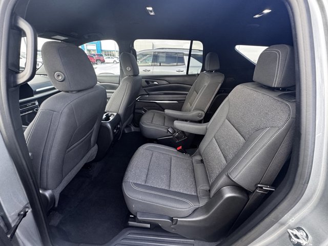 Used 2025 Chevrolet Traverse LT image 6