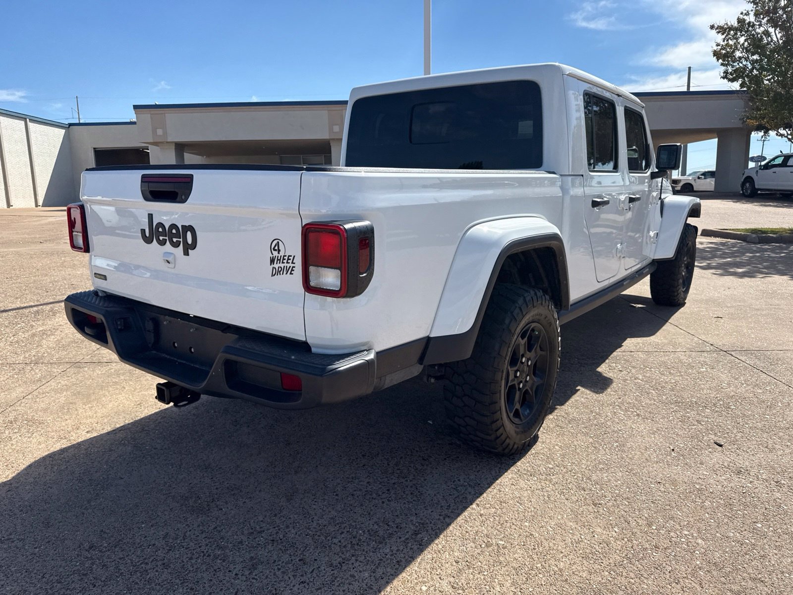 Used 2023 Jeep Gladiator Sport AWD/4WD image 7