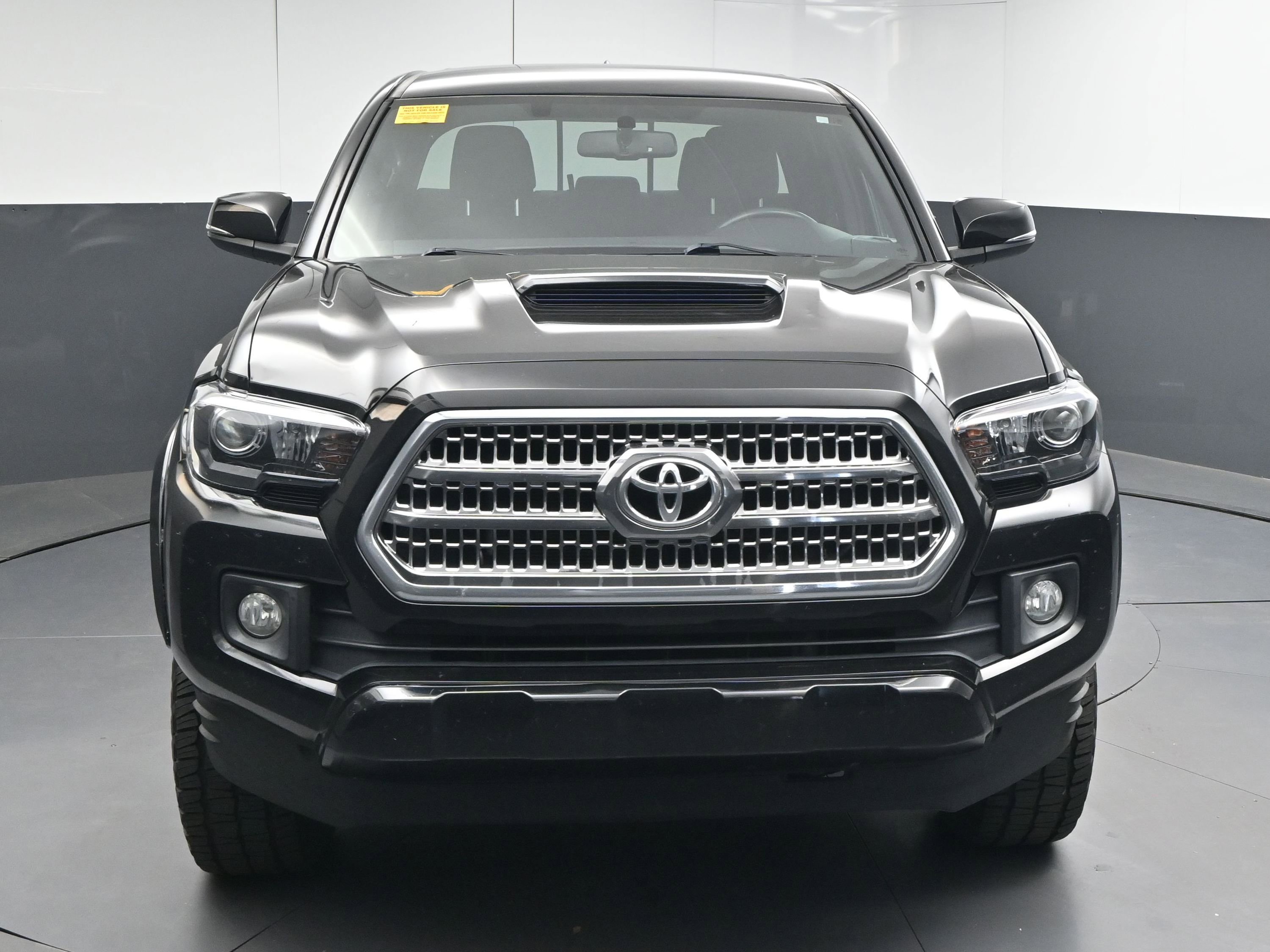 Used 2017 Toyota Tacoma TRD Sport image 7