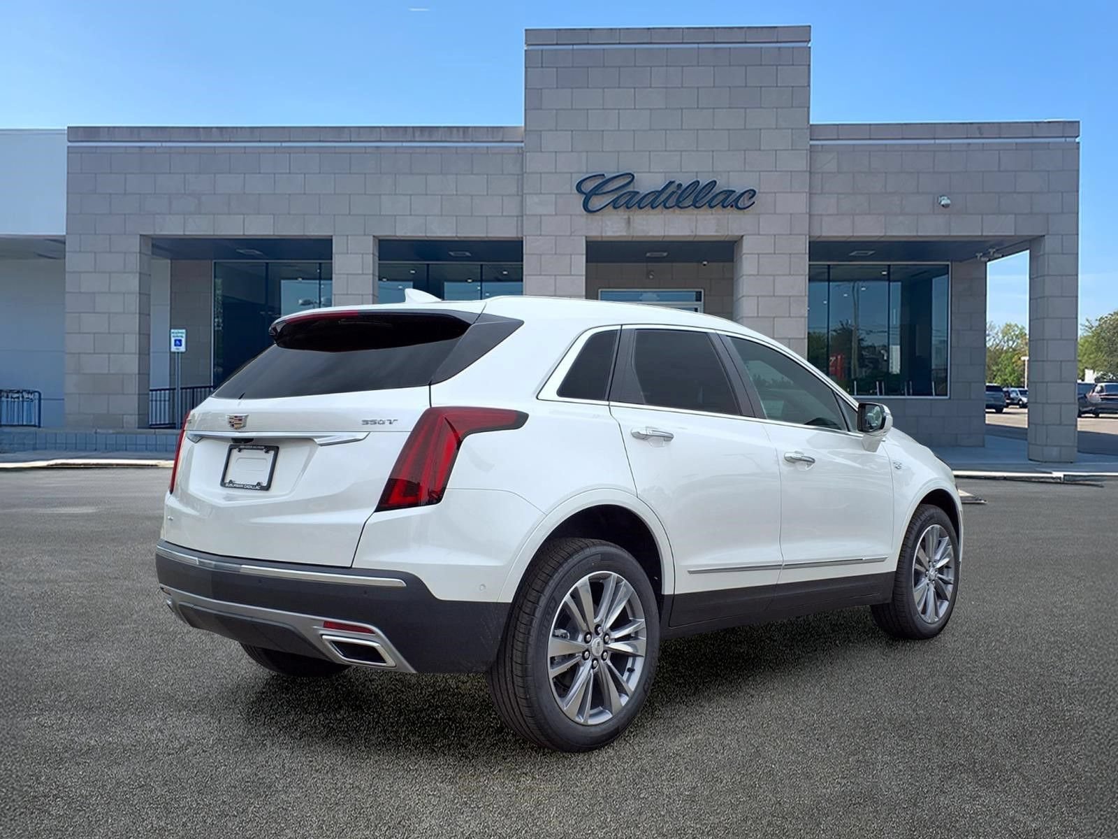 New 2026 Cadillac XT5 Premium Luxury w/ LPO, Floor Liner Package AWD/4WD image 4