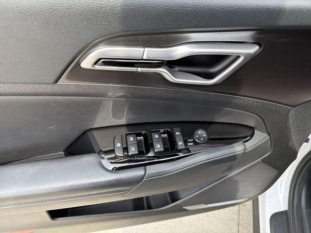 Used 2023 Kia Sportage EX image 15
