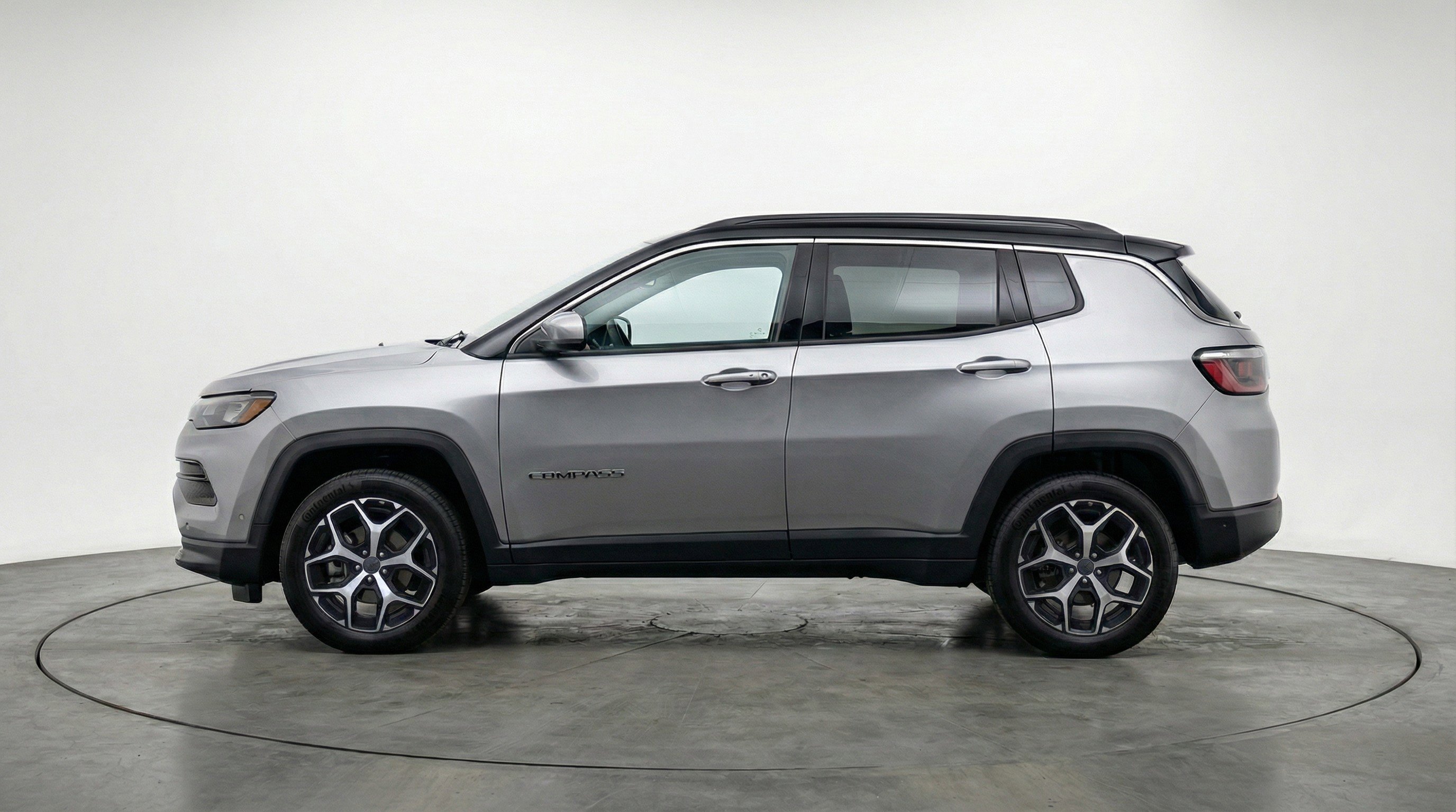 Used 2025 Jeep Compass Limited AWD/4WD image 5