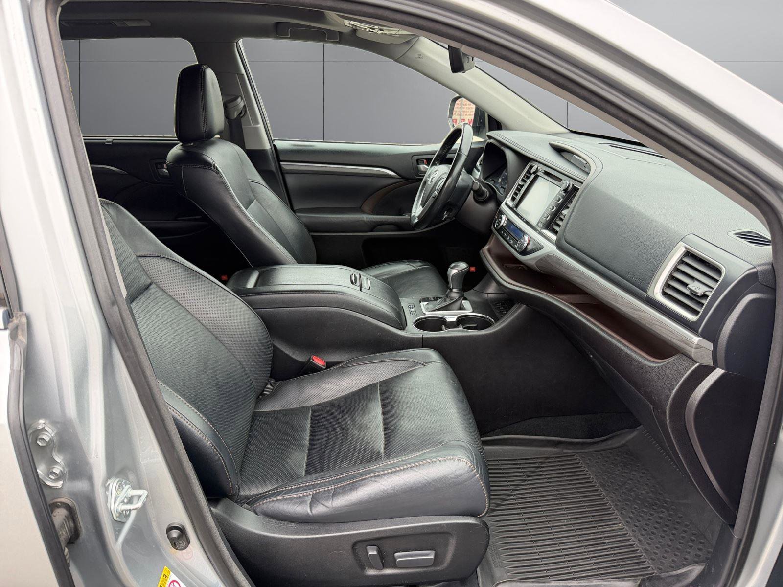 Used 2017 Toyota Highlander Limited Platinum image 7