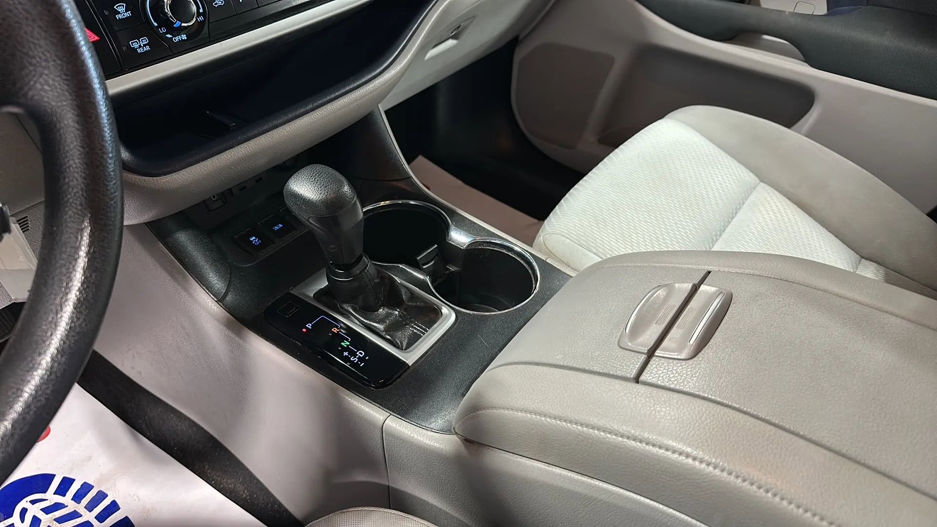 Used 2019 Toyota Highlander LE AWD/4WD image 27