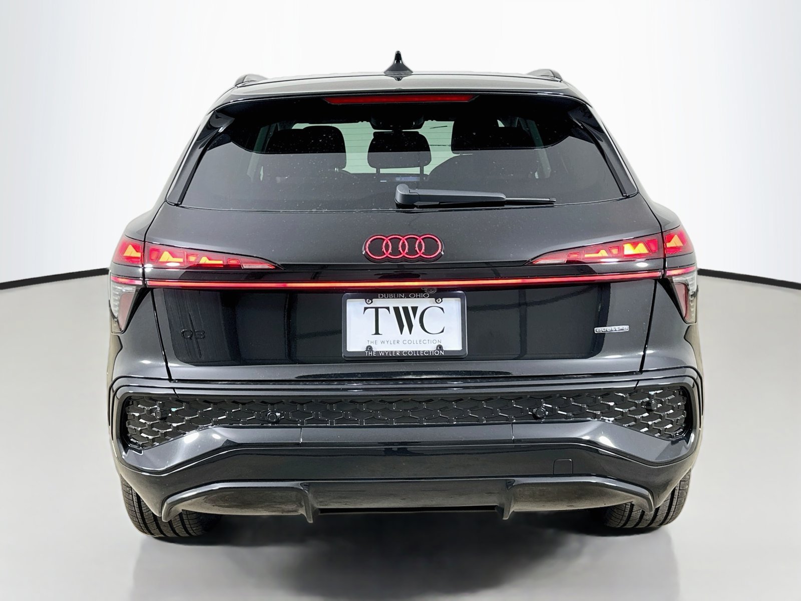 New 2026 Audi Q3 quattro 2.0T AWD/4WD image 6