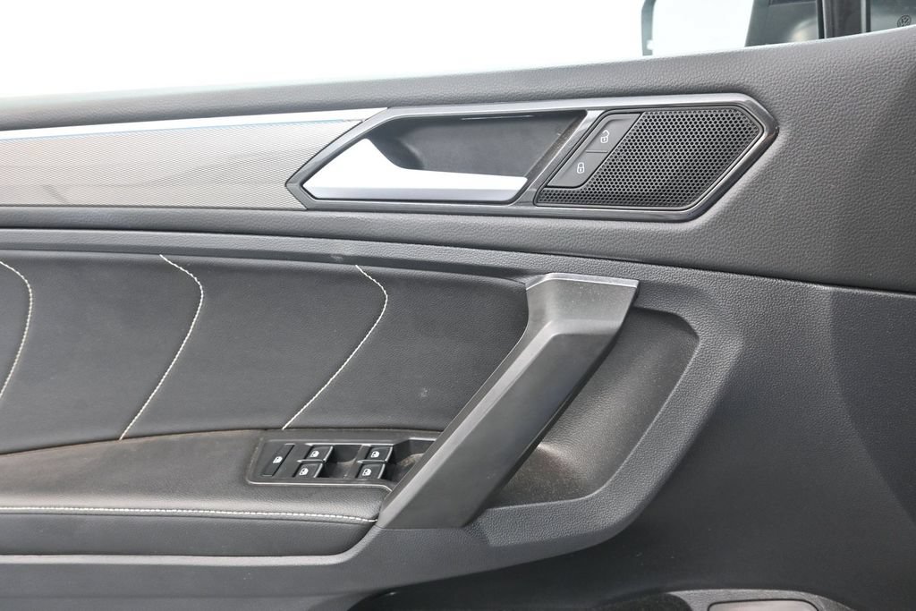 Used 2022 Volkswagen Tiguan SE R-Line FWD image 12