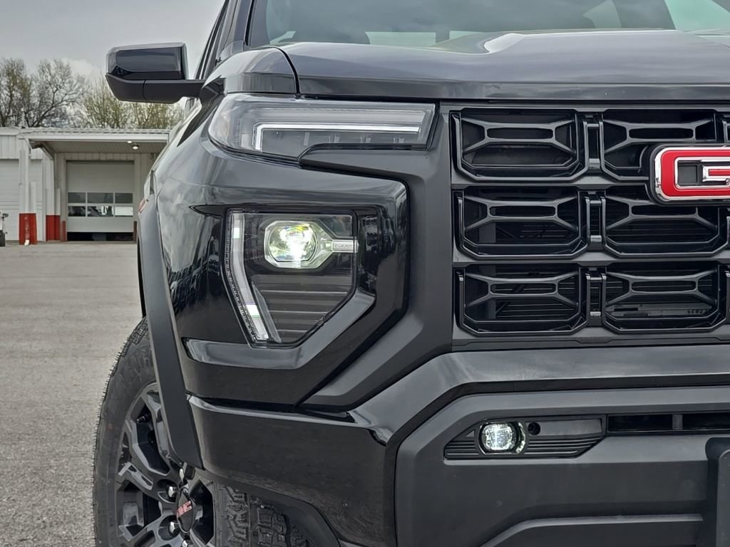 Used 2025 GMC Canyon Elevation w/ Convenience Package image 9