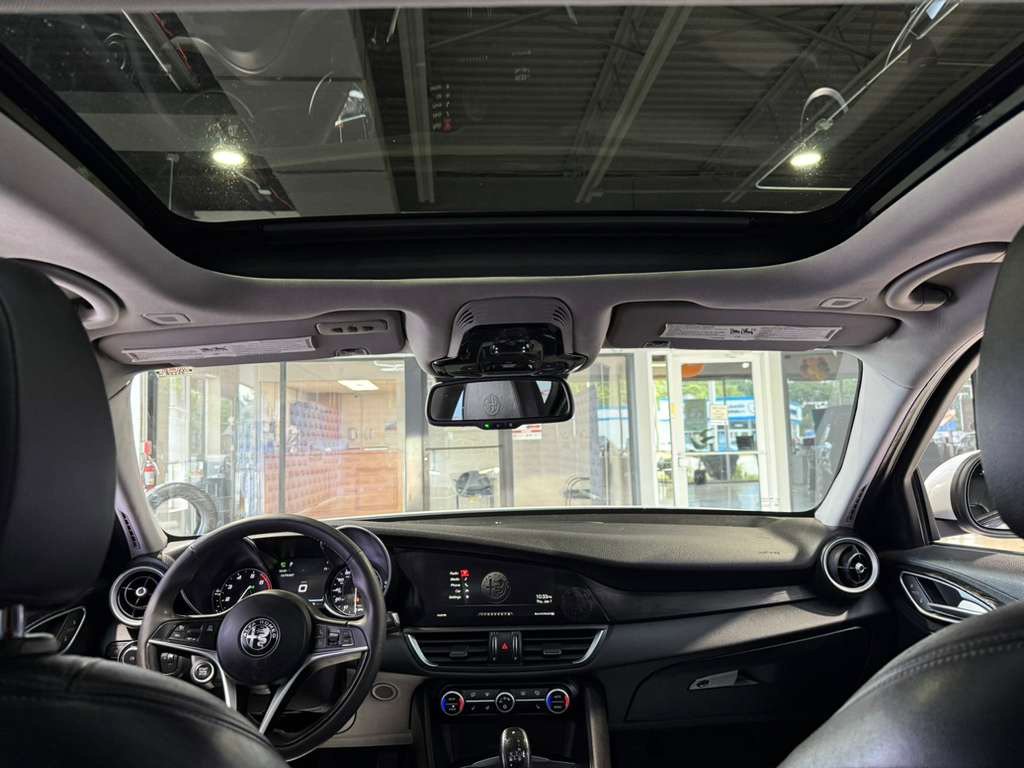 Used 2017 Alfa Romeo Giulia RWD image 22