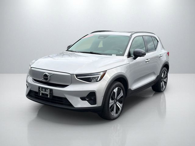 Used 2023 Volvo XC40 Recharge Plus image 3