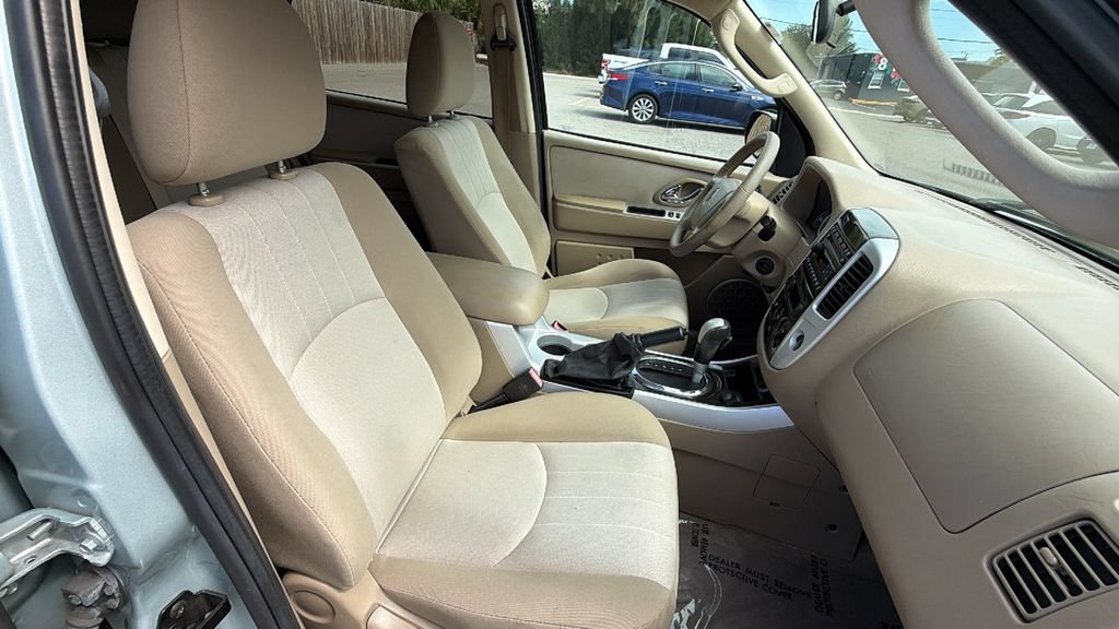 Used 2005 Mercury Mariner Luxury FWD image 28
