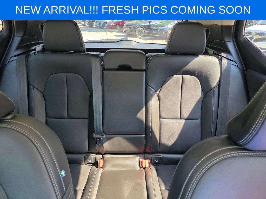 Used 2024 Volvo XC40 B5 Plus AWD/4WD image 14