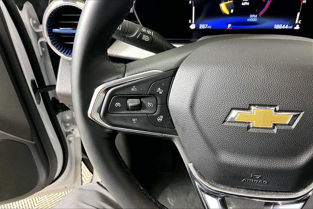 Used 2025 Chevrolet Trax LT w/ LT Convenience Package image 14