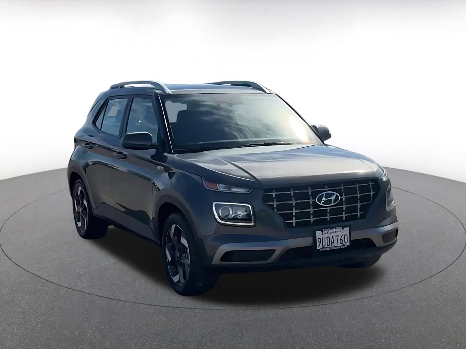 Used 2025 Hyundai Venue SEL image 2