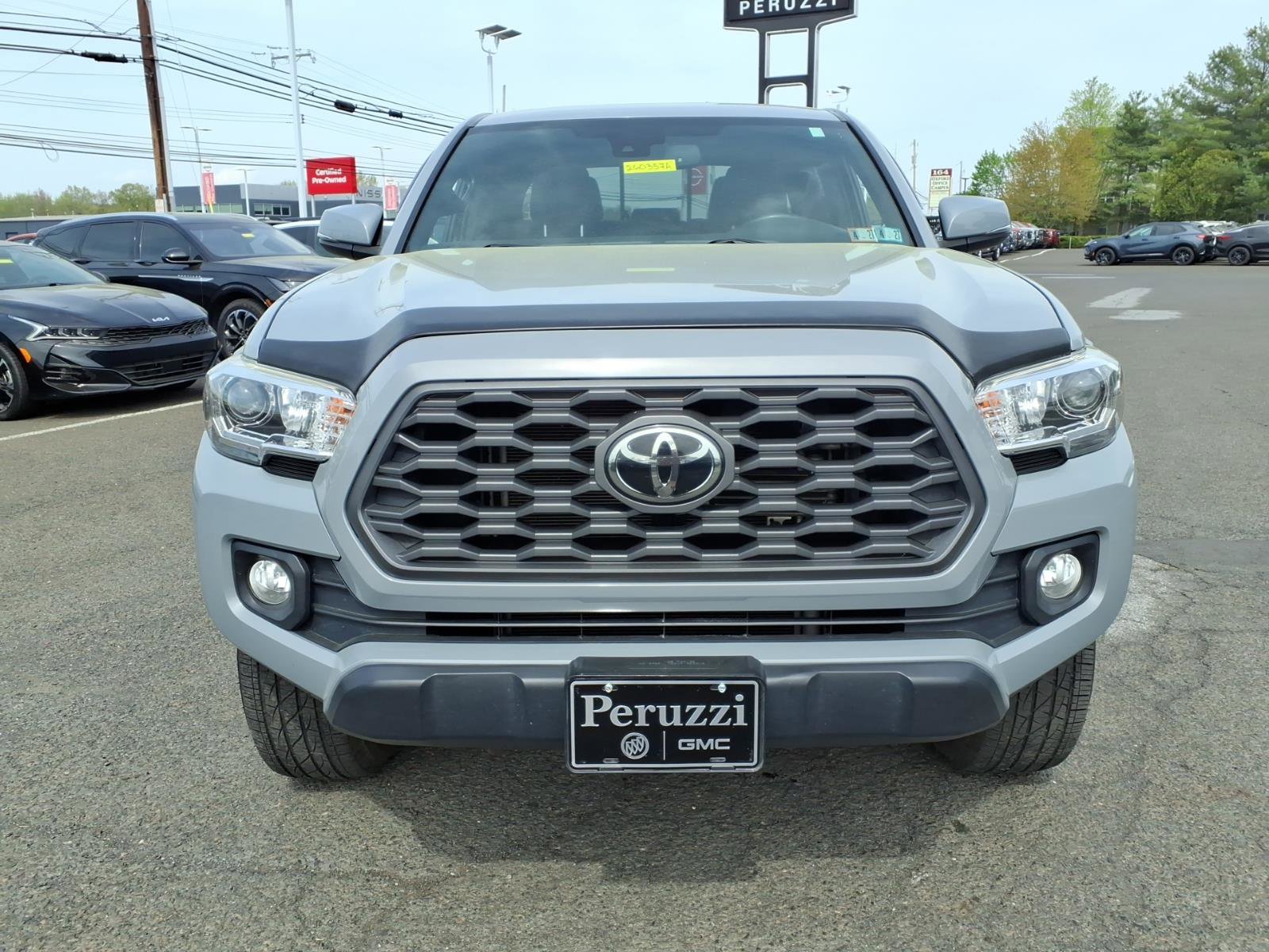 Used 2020 Toyota Tacoma TRD Off-Road w/ TRD Premium Off Road Package AWD/4WD image 9