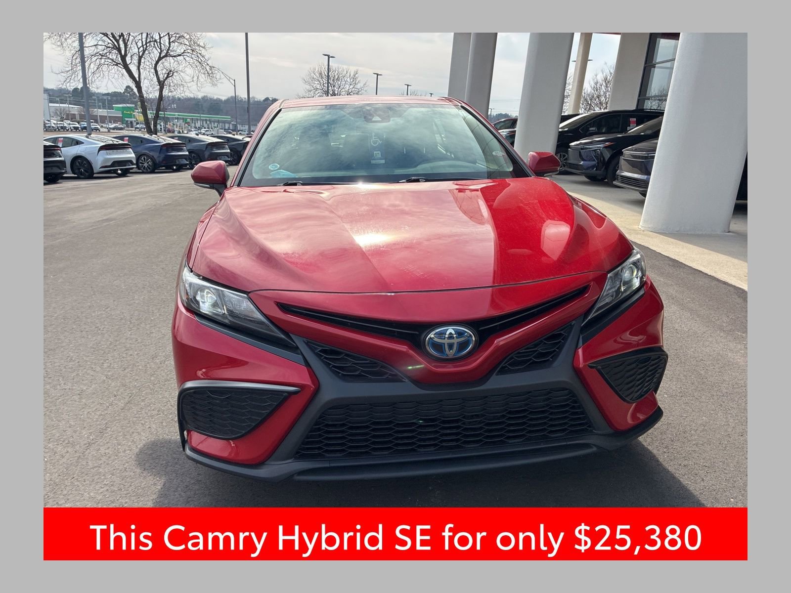 Used 2022 Toyota Camry SE image 1