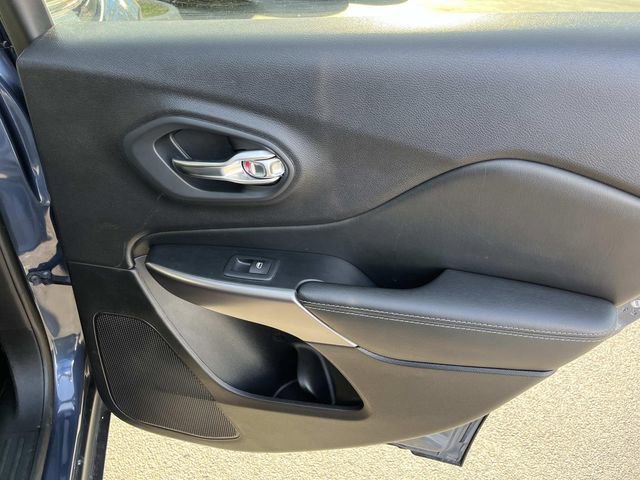 Used 2021 Jeep Cherokee Latitude Lux image 18