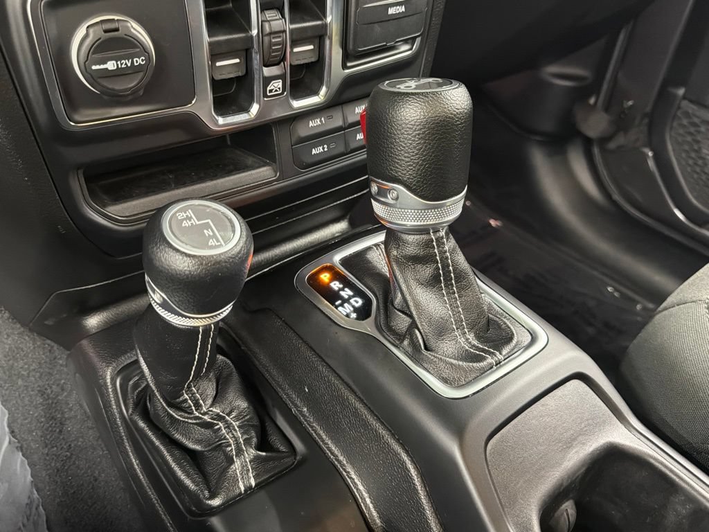 Used 2019 Jeep Wrangler Unlimited Sahara AWD/4WD image 28