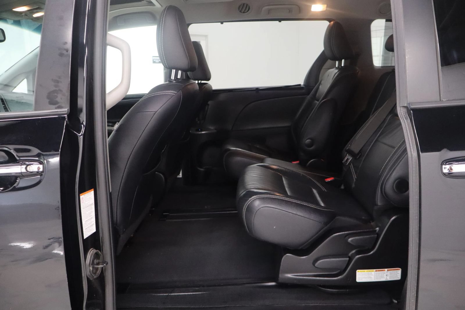 Used 2017 Toyota Sienna SE Premium FWD image 16