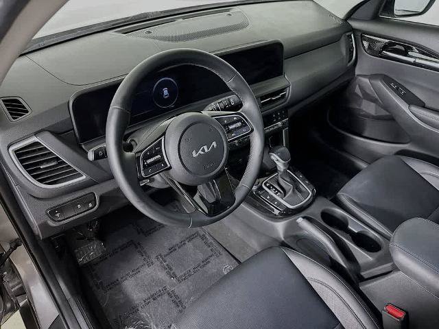 Used 2024 Kia Seltos EX FWD image 2