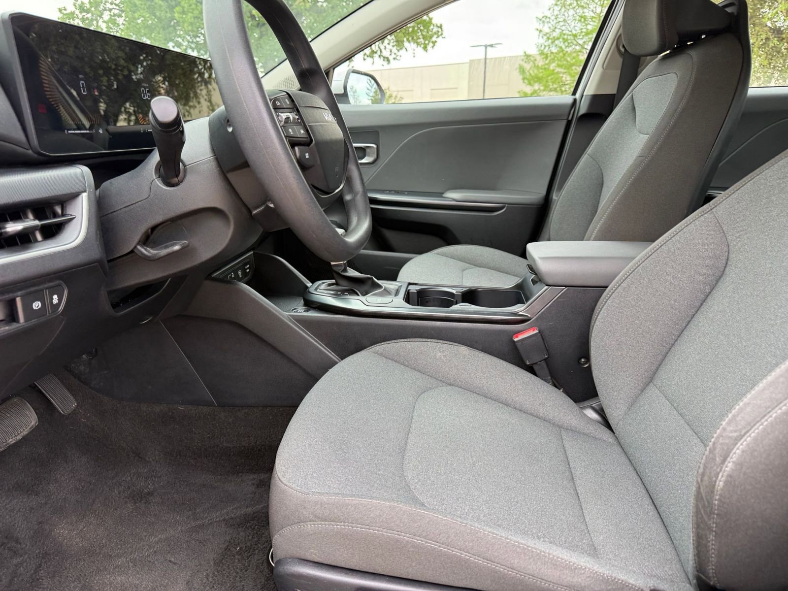 Used 2025 Kia K4 FWD image 28