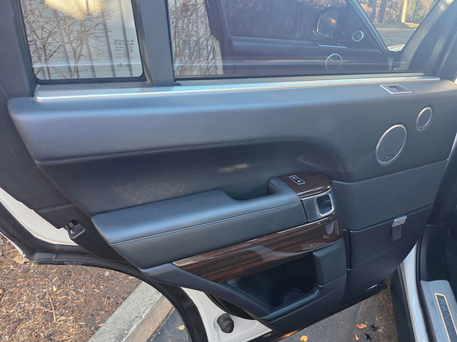 Used 2015 Land Rover Range Rover Long Wheelbase Supercharged image 36