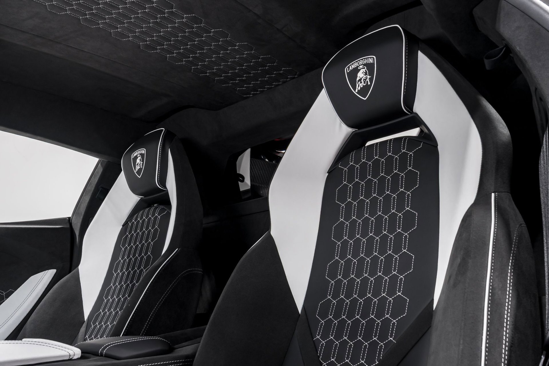 Used 2024 Lamborghini Revuelto image 13